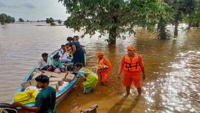 उत्तर प्रदेश में बारिश और जलभराव तथा हिमाचल और उत्तराखंड की ऊंची चोटियों पर बर्फबारी से जुड़ी मौसम की खबर।