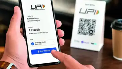 UPI पेमेंट करते ग्राहक और मर्चेंट, चार्ज को लेकर सर्वे