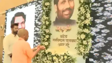 लखनऊ में रामविलास पासवान की पुण्यतिथि पर श्रद्धांजलि देते सीएम योगी आदित्यनाथ